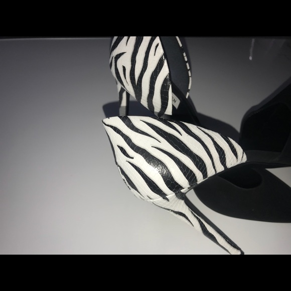 Shoes with my matching blouse - Picture 16 of 16